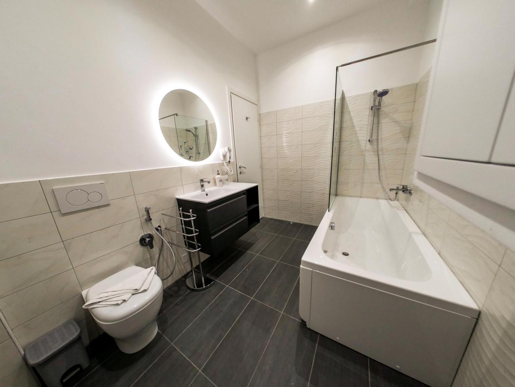 Chic Modern 2-Bedroom Near Metro Řím Exteriér fotografie