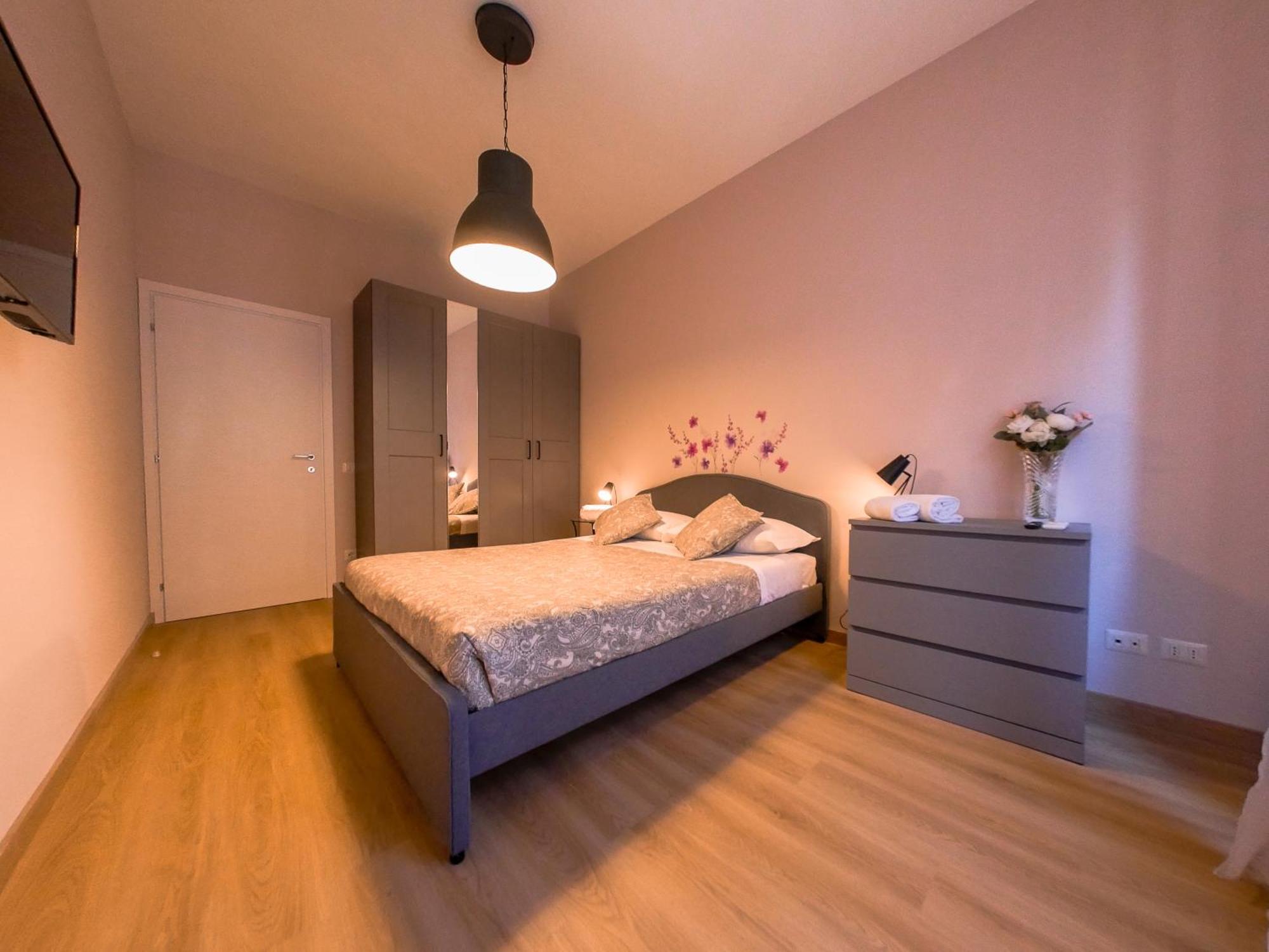 Chic Modern 2-Bedroom Near Metro Řím Exteriér fotografie