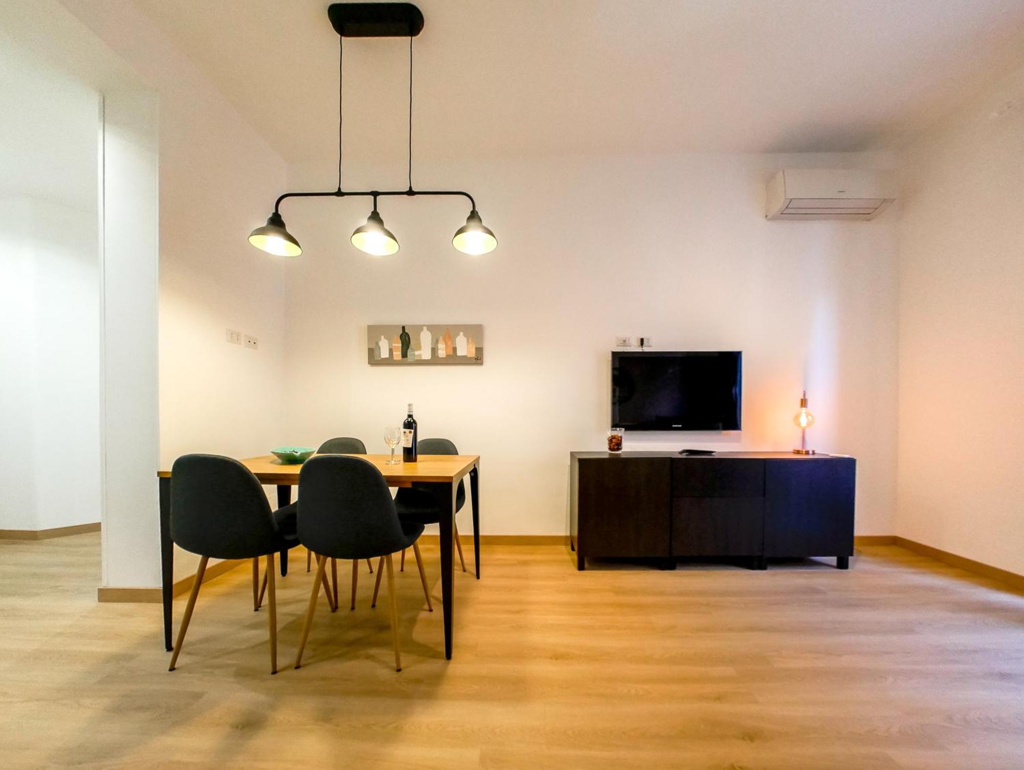 Chic Modern 2-Bedroom Near Metro Řím Exteriér fotografie